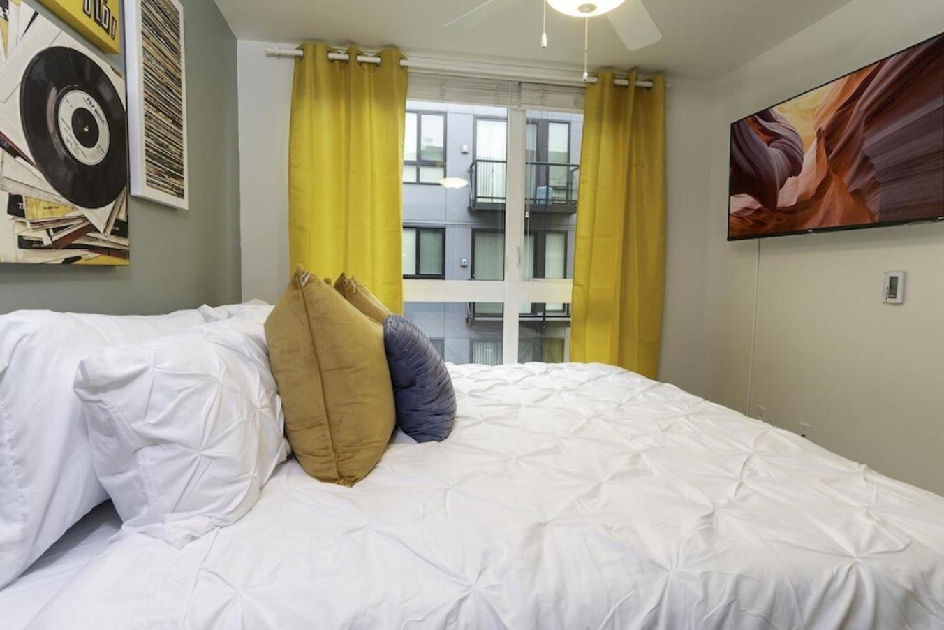 Self Check-In-Washer-Dryer-4Ksmart Tv-King Bed-Gym Tacoma Exterior foto